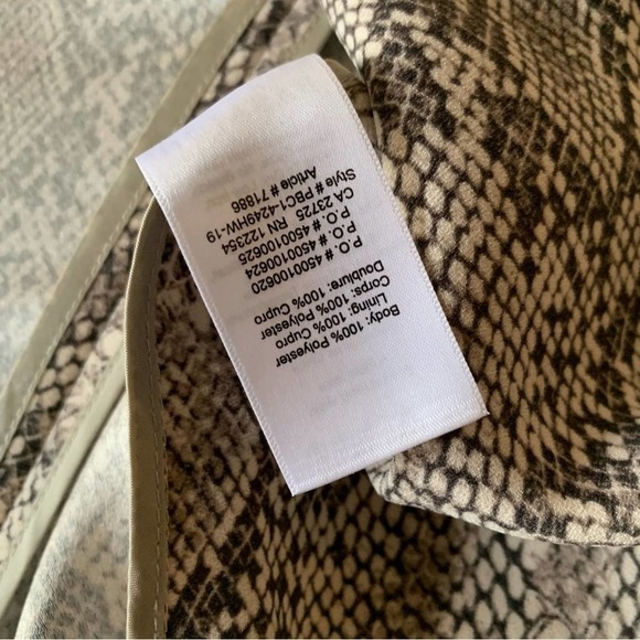 Babaton Aritzia 2 Macaulay Python Snake Print Blazer Ruched Office Siren - Picture 5 of 9